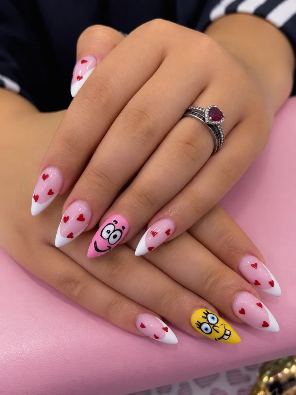 Γιατί τα νύχια θέλουν λίγη τρέλα !!nail art που δημιουργεί χαμόγελα.✨🩷💛