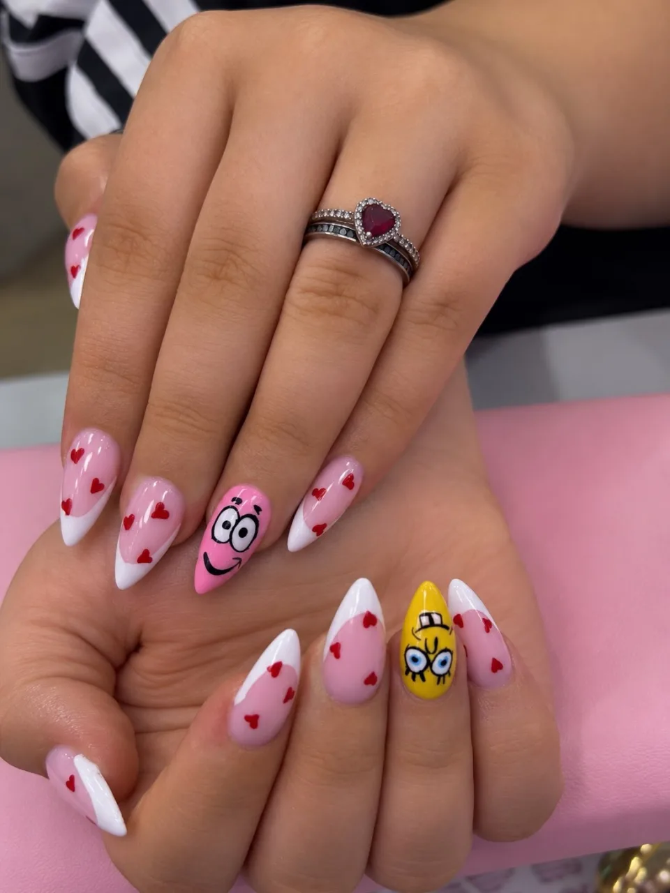 Γιατί τα νύχια θέλουν λίγη τρέλα !!nail art που δημιουργεί χαμόγελα.✨🩷💛